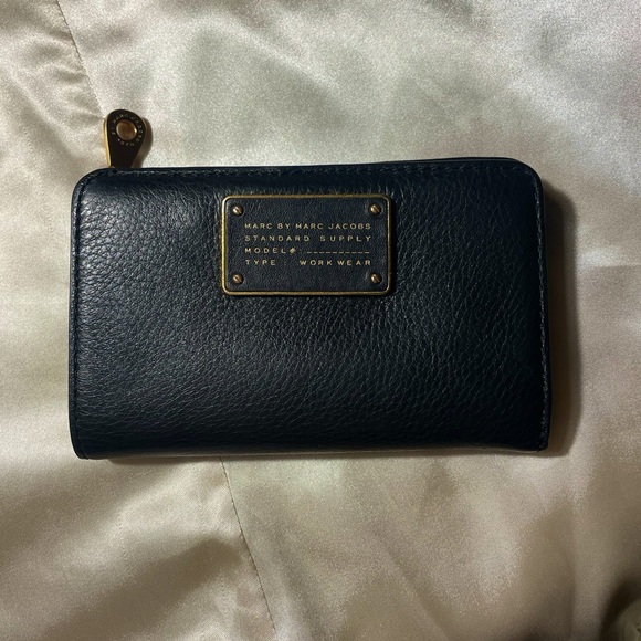 MARC BY MARC JACOBS Standard Supply Wallet - Picture 1 of 8